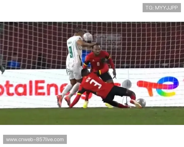 莫桑比克球员逆天乌龙，卧射自家空门